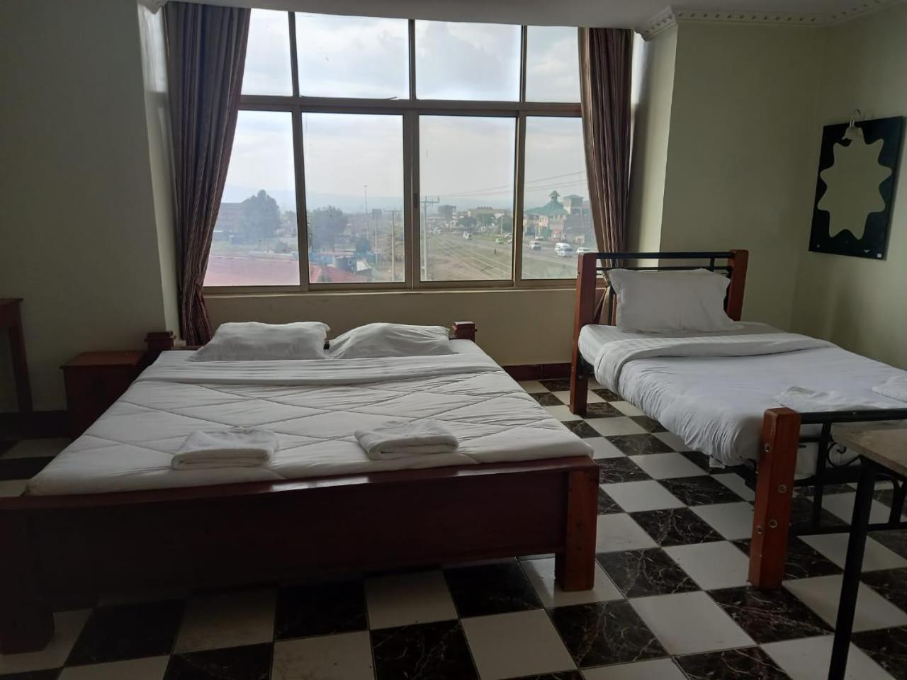 Newstead Hotel ไนวาชา ภายนอก รูปภาพ
